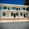 1 Corcega Beachfront Suites