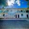 1 Corcega Beachfront Suites