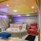 Hidden Gem Lt Properties Jaccuzi bath massage chair Superkingsize bed Parking available