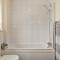 Lt Properties Unique Bungalow style Spacious one bedroom Apartment in Luton Town centre super size round bed Netflix