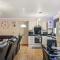 Lt Properties Unique Bungalow style Spacious one bedroom Apartment in Luton Town centre super size round bed Netflix