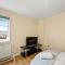 Lt Properties Unique Bungalow style Spacious one bedroom Apartment in Luton Town centre super size round bed Netflix