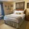Pine Ridge, Log Home with Lake View and Backyard - Invermere