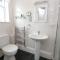 The Cottage on the Beach - Sleeps 7 - Large Garden
