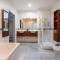 Spacious Penthouse With Spectacular Harbour Views!