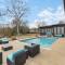 Unique Modern Ranch w Year Round Pool and Hot Tub - ناشفيل
