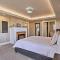 Spacious Home With Hot Tub