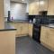 Spacious two bed flat with free secure parking - 伯明翰