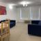 Spacious two bed flat with free secure parking - 伯明翰