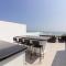 Modern and spacious apartment with beautiful roof terrace and sea view