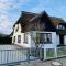 KAPITÄNS HUS - traditionelles Reethaus strandnah, Sauna, großer Garten, PKW-Stellplätze
