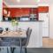 Spectacular Darling Harbour View Apartment & Parking
