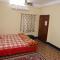 1 Room for 4 Guests OR 2 BHK for 4 to 10 Guests with AC for Families - Гайдарабад