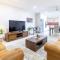 Executive Suite with Pool & Gym, 2 car parks - Darwin
