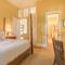 New Listing! Habersham Flat - Sleeps 4 Walking Distance to Pool and Market St