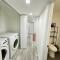 Stylish 1 Bed - 5 min walk to Metro, free parking! - Washington
