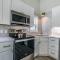 NEWLY Renovated Short Walk to Beach and Beach Club - Sleeps 12 - 弗里普岛