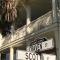 Stylish Downtown Cottage - Prime Historic Location