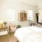 Stylish Downtown Cottage - Prime Historic Location