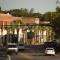 Stylish Downtown Cottage - Prime Historic Location