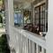 Couples Retreat, Walk to waterfront, shops and restaurants!