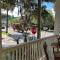 Couples Retreat, Walk to waterfront, shops and restaurants!