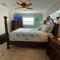 One block to the beach! 2 bedroom 2 bath. The Seahorse Suite. - فورت مايرز بيتش