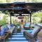 One block to the beach! 2 bedroom 2 bath. The Seahorse Suite. - فورت مايرز بيتش
