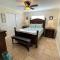One block to the beach! 2 bedroom 2 bath. The Seahorse Suite. - فورت مايرز بيتش