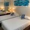 BROADBEACH Beachside! Home, Carport, Courtyard, Pools Spas - 黄金海岸