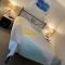 BROADBEACH Beachside! Home, Carport, Courtyard, Pools Spas - 黄金海岸