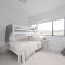 57 Tomaree Rd - air con, Wi-Fi and boat parking