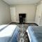 Modern 2-story apt w/ high speed Wi-Fi & Patio! - Charlotte