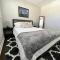 Modern 2-story apt w/ high speed Wi-Fi & Patio! - Charlotte