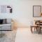 Beachfront Bliss - Apartment with Pool and Premium Amenities - Dubaj