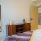 Beachfront Bliss - Apartment with Pool and Premium Amenities - Dubaj