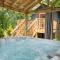 Jake Cabin Luxury Hot Tub Cabin Near Downtown