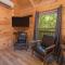Peggers Cabin Luxury Rustic Tiny Cabin Spa - 查塔努加