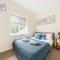 2 Bedroom Apartment, Business & Contractors, FREE Parking & Netflix By REDWOOD STAYS - Basingstoke