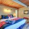 Pet-Friendly Washington Retreat with Hot Tub and Deck!