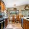 Snowcrest Lodge in Exclusive Fox Farm - Big Bear Lake