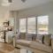 South Houston Townhome with Patio and Gas Grill!
