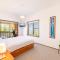 Casa Carinho, 24 Wallawa Rd - spectacular water views, pet friendly, air con and Wi-Fi