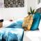 Modern 1 Bed 1 Bath Apartment for Corporates & Contractors, FREE Parking, Wi-Fi & Netflix By REDWOOD STAYS