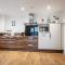 Stylish 2 Bed Apt 104 - City Centre, FREE Parking, Coffee Machine & Netflix - Hosted by Stay Host Save - Sheffield