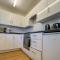 Deluxe 2 Bed Apartment- Near Heathrow, Legoland, Windsor Slough - Slough