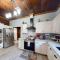 < 2 Mi to Dtwn Waco! Whimsical Home w/ Porch