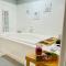 Comfy Lower Lvl Apt with Jetted Tub Near Uptown and UNC - Шарлотт