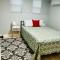 Comfy Lower Lvl Apt with Jetted Tub Near Uptown and UNC