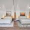 Luxury Uptown home with Views and Hot Tub - سيدونا